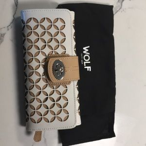 Wolf white and cream Chloe jewelry case